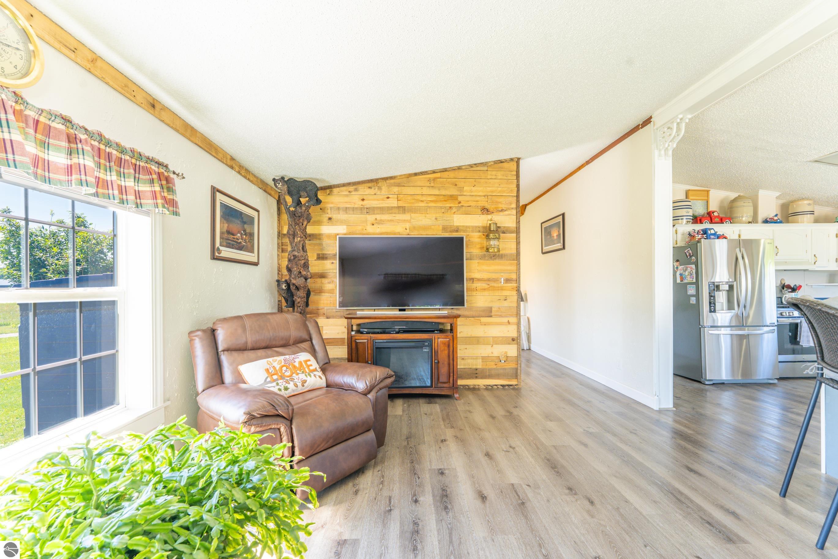 4433 Hamlin Road