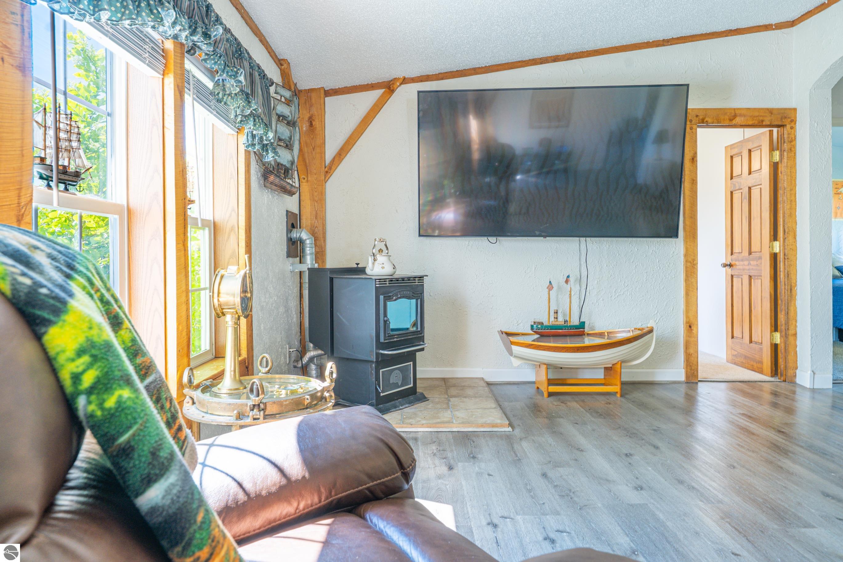 4433 Hamlin Road