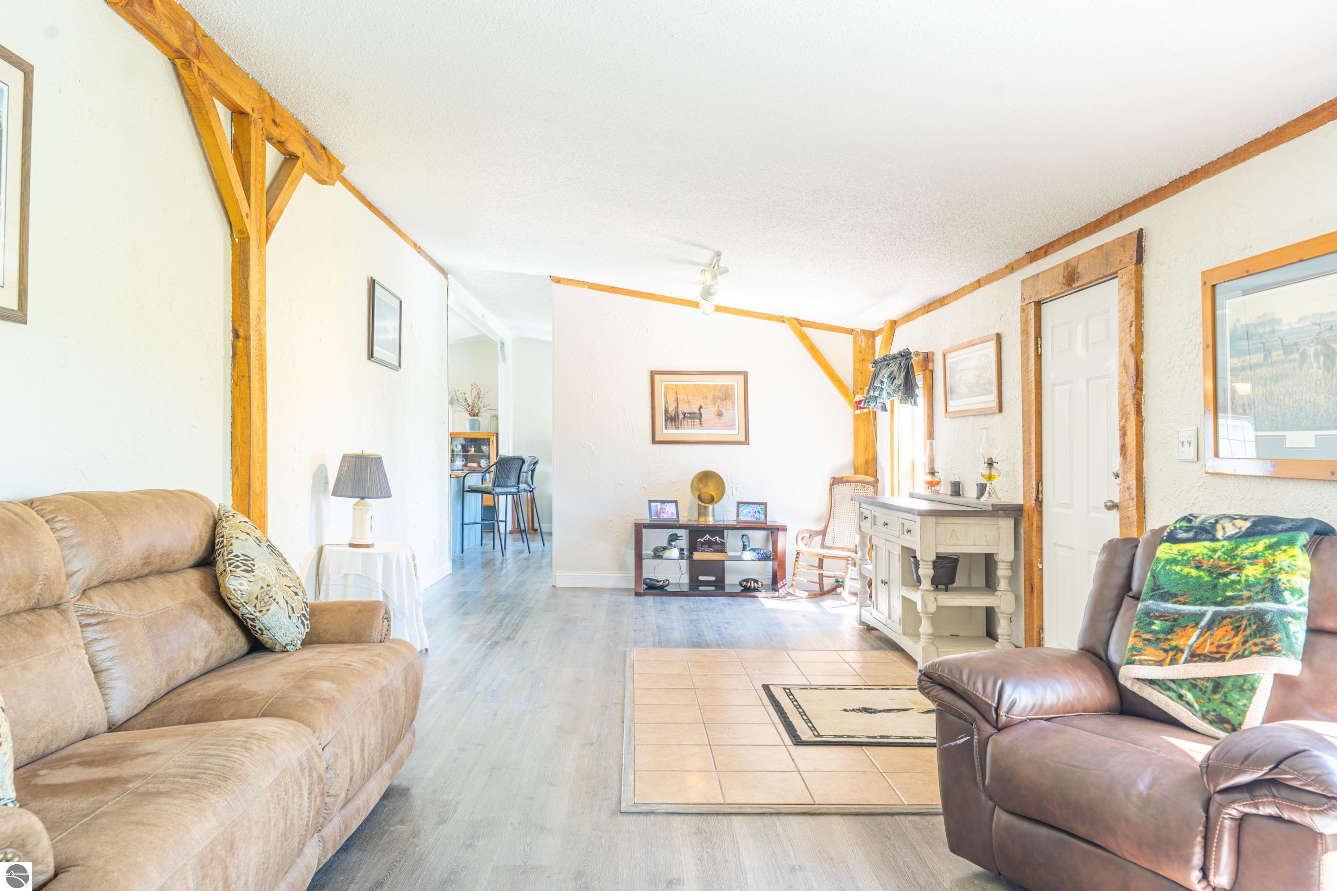4433 Hamlin Road