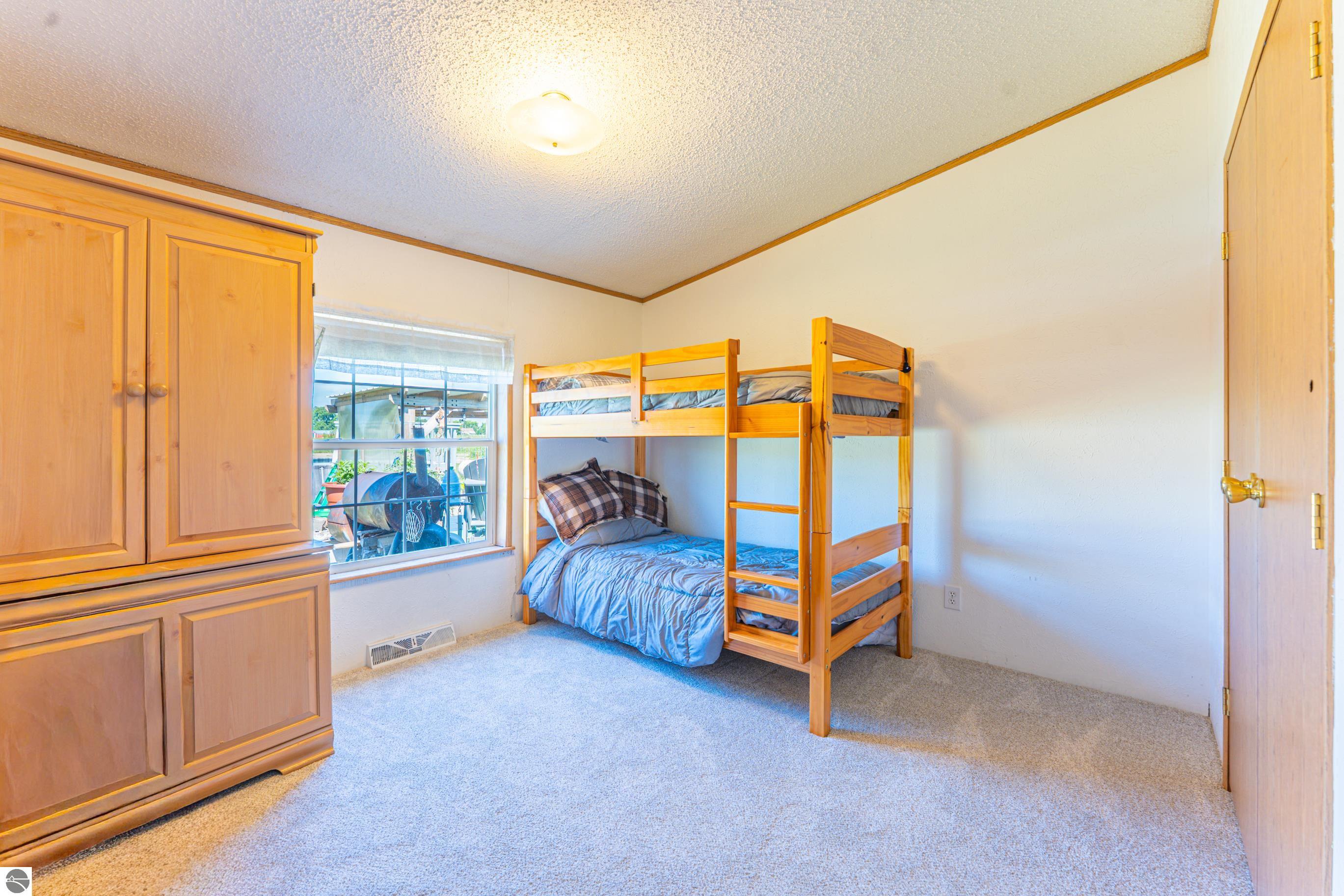 4433 Hamlin Road