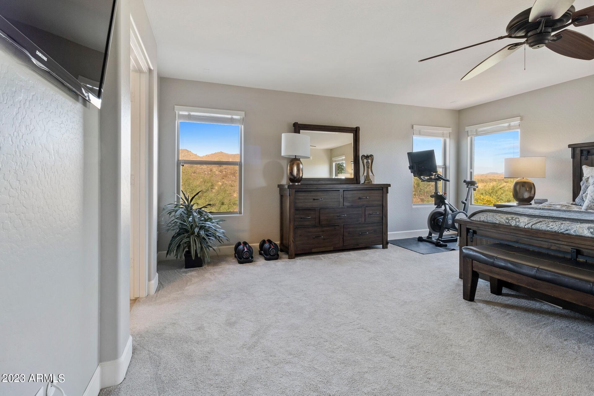2712 E Quiet Hollow Lane