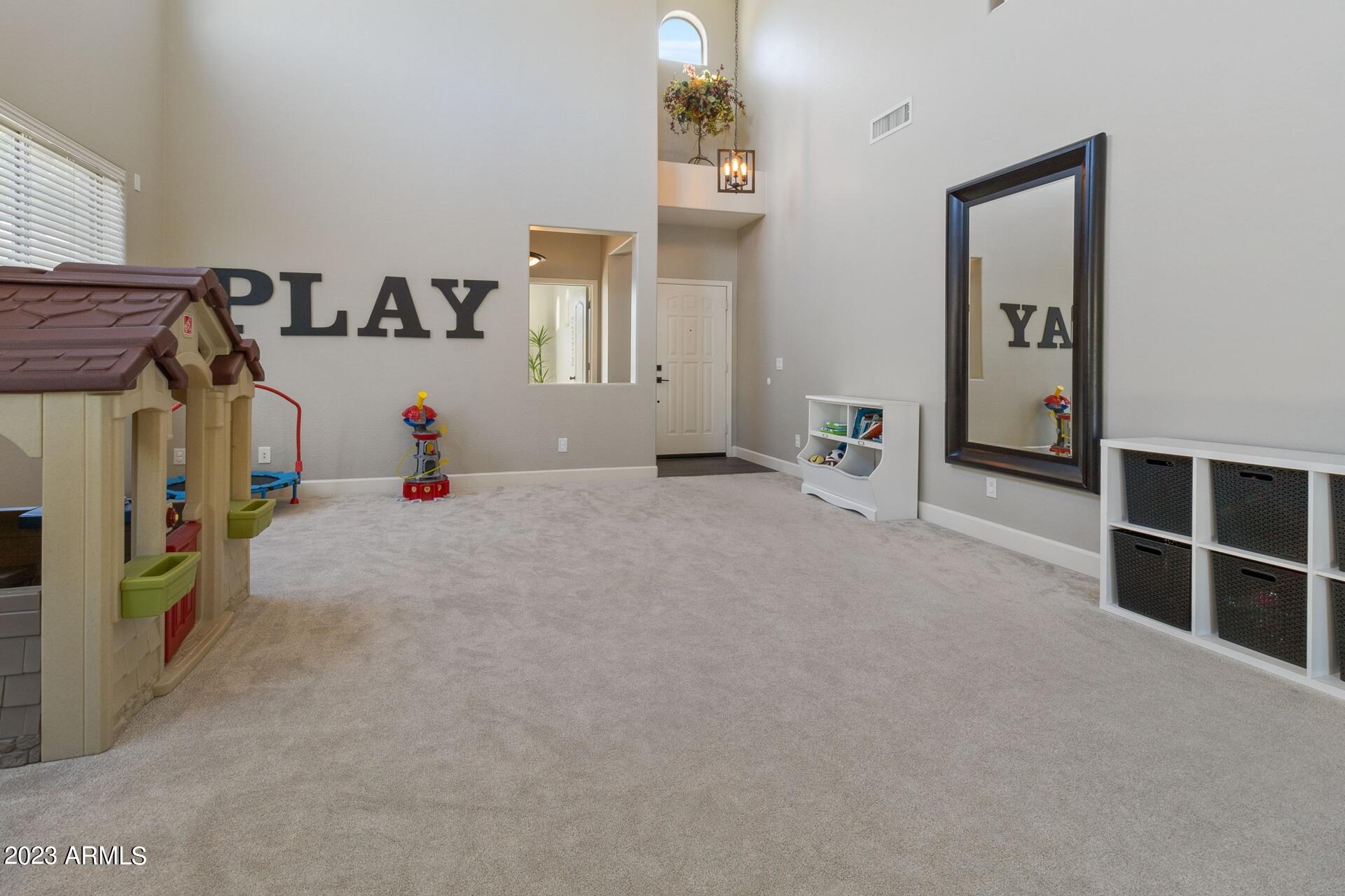2712 E Quiet Hollow Lane