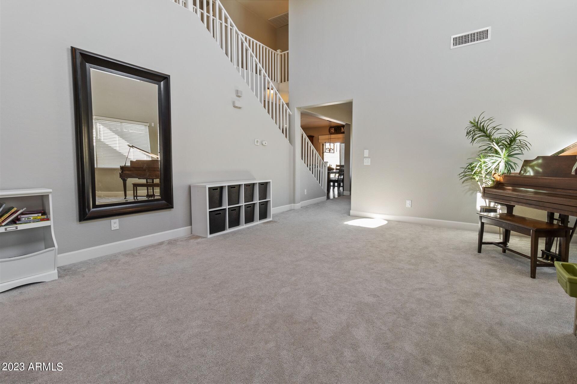 2712 E Quiet Hollow Lane