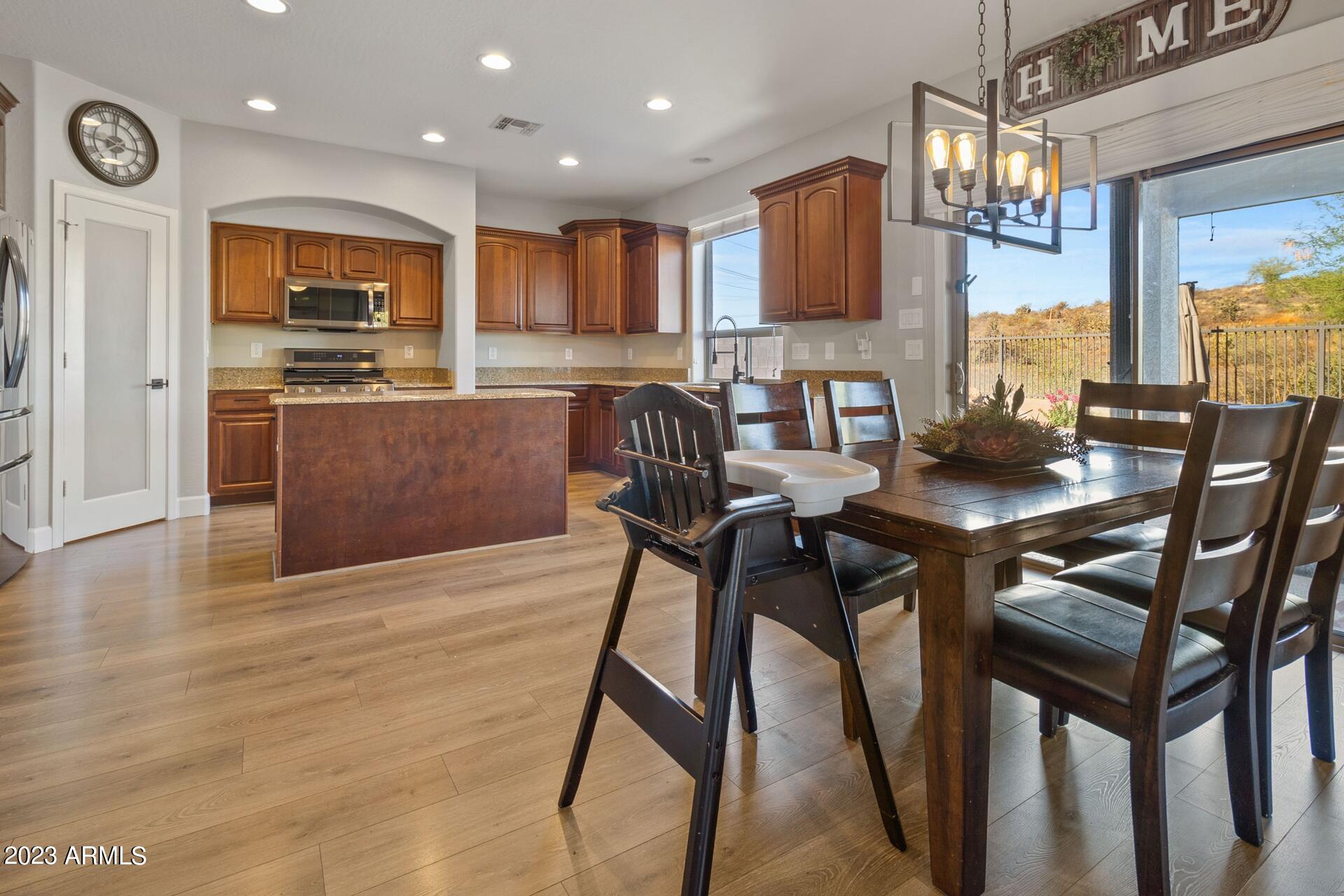 2712 E Quiet Hollow Lane