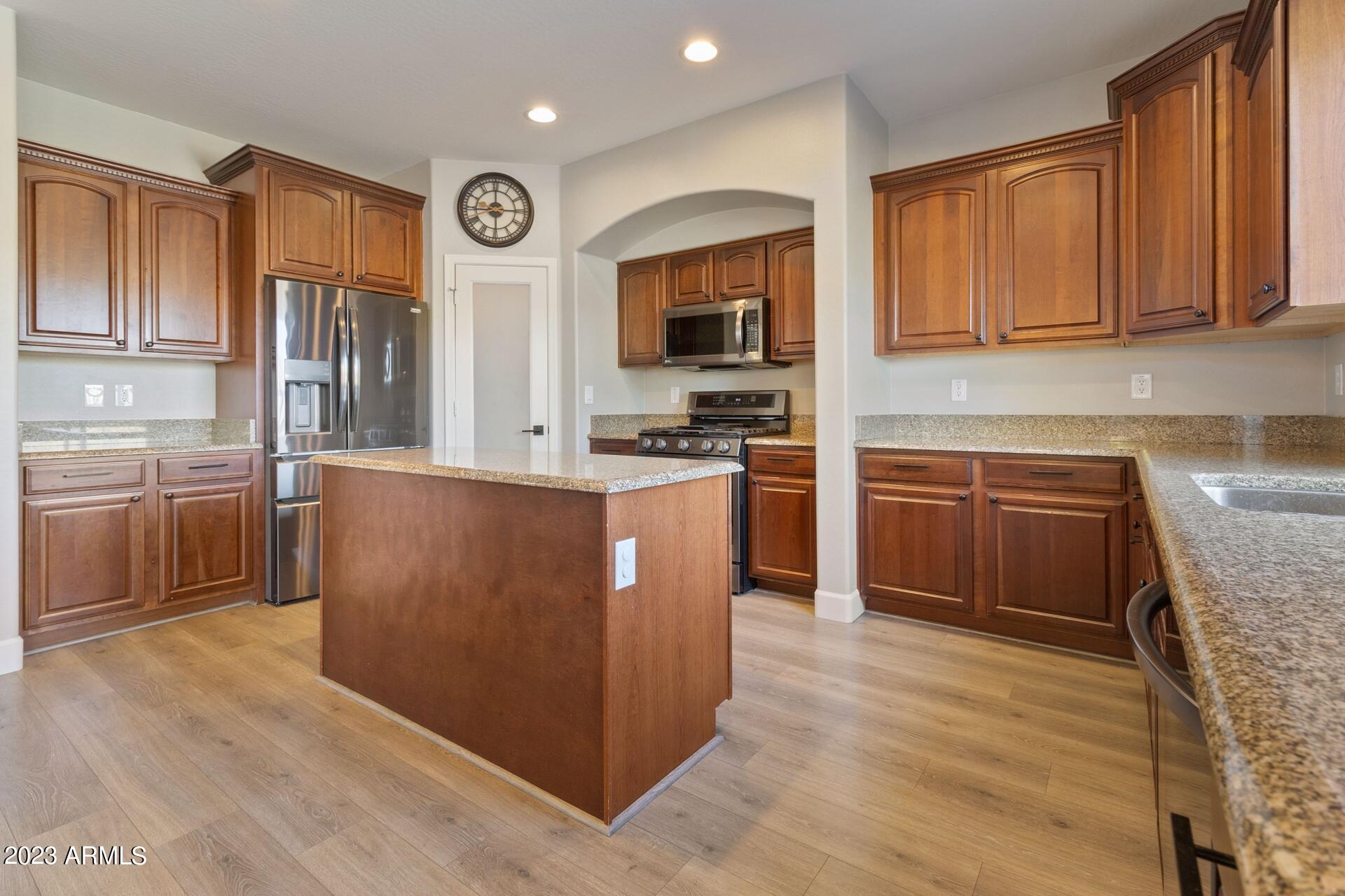 2712 E Quiet Hollow Lane