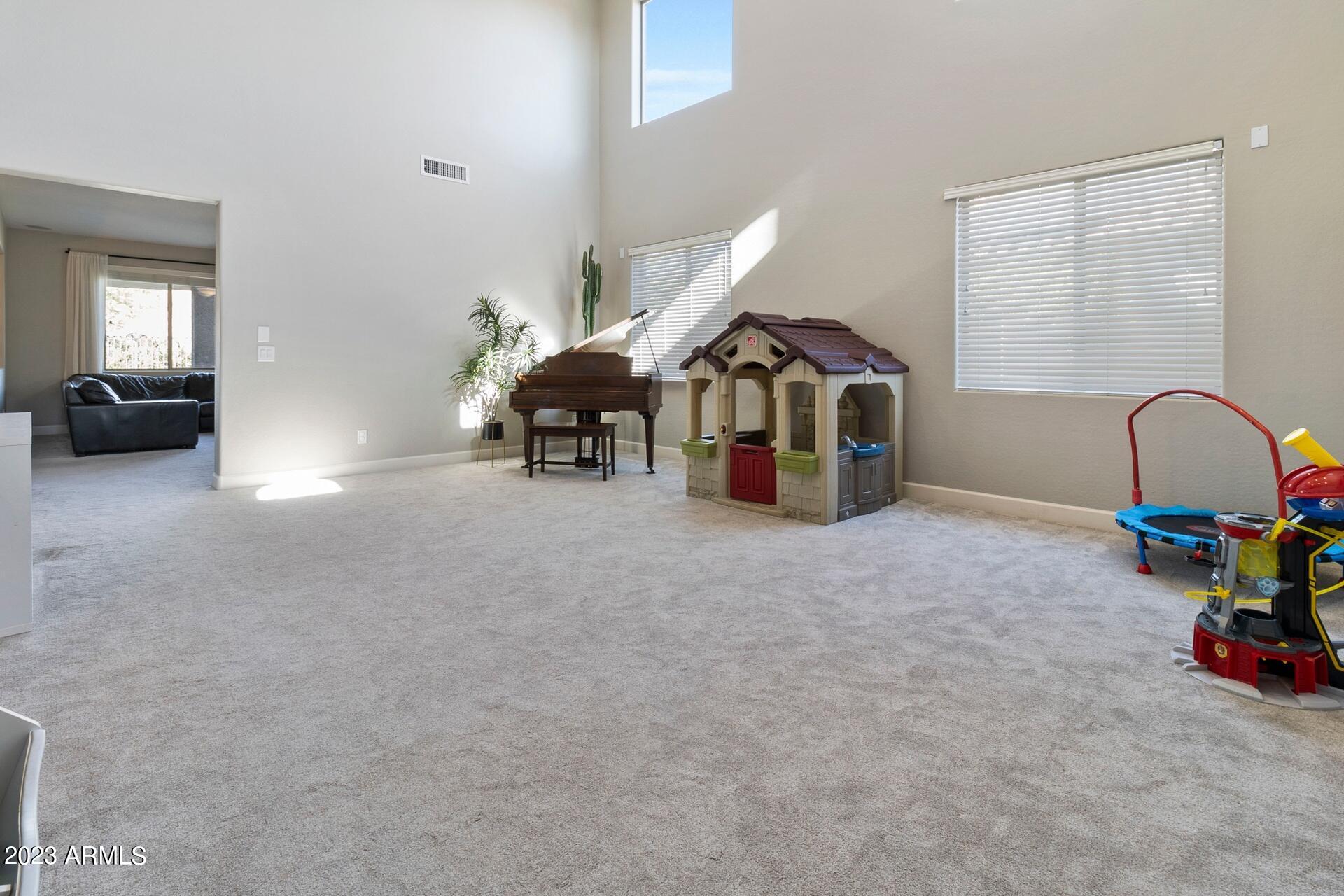 2712 E Quiet Hollow Lane