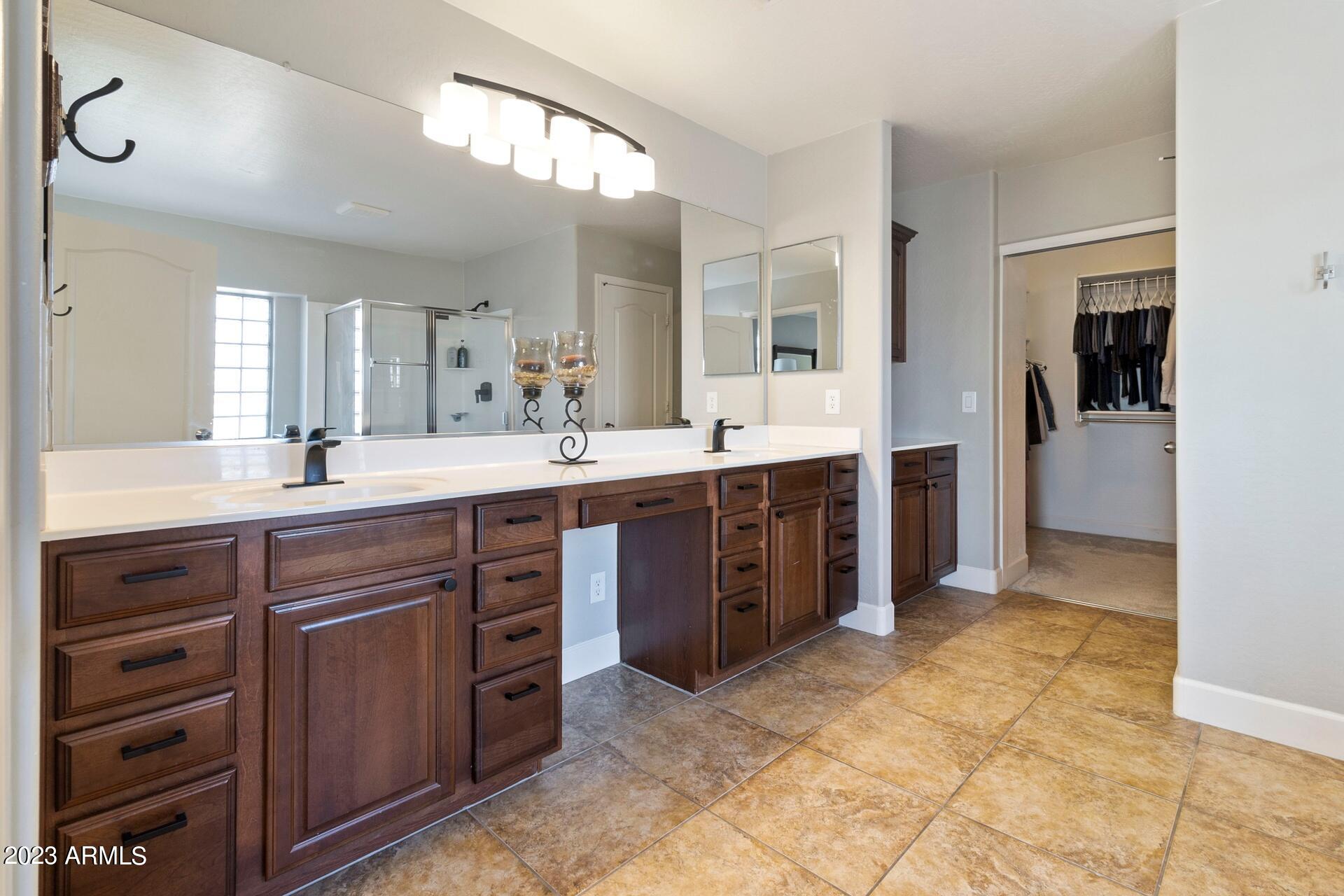 2712 E Quiet Hollow Lane