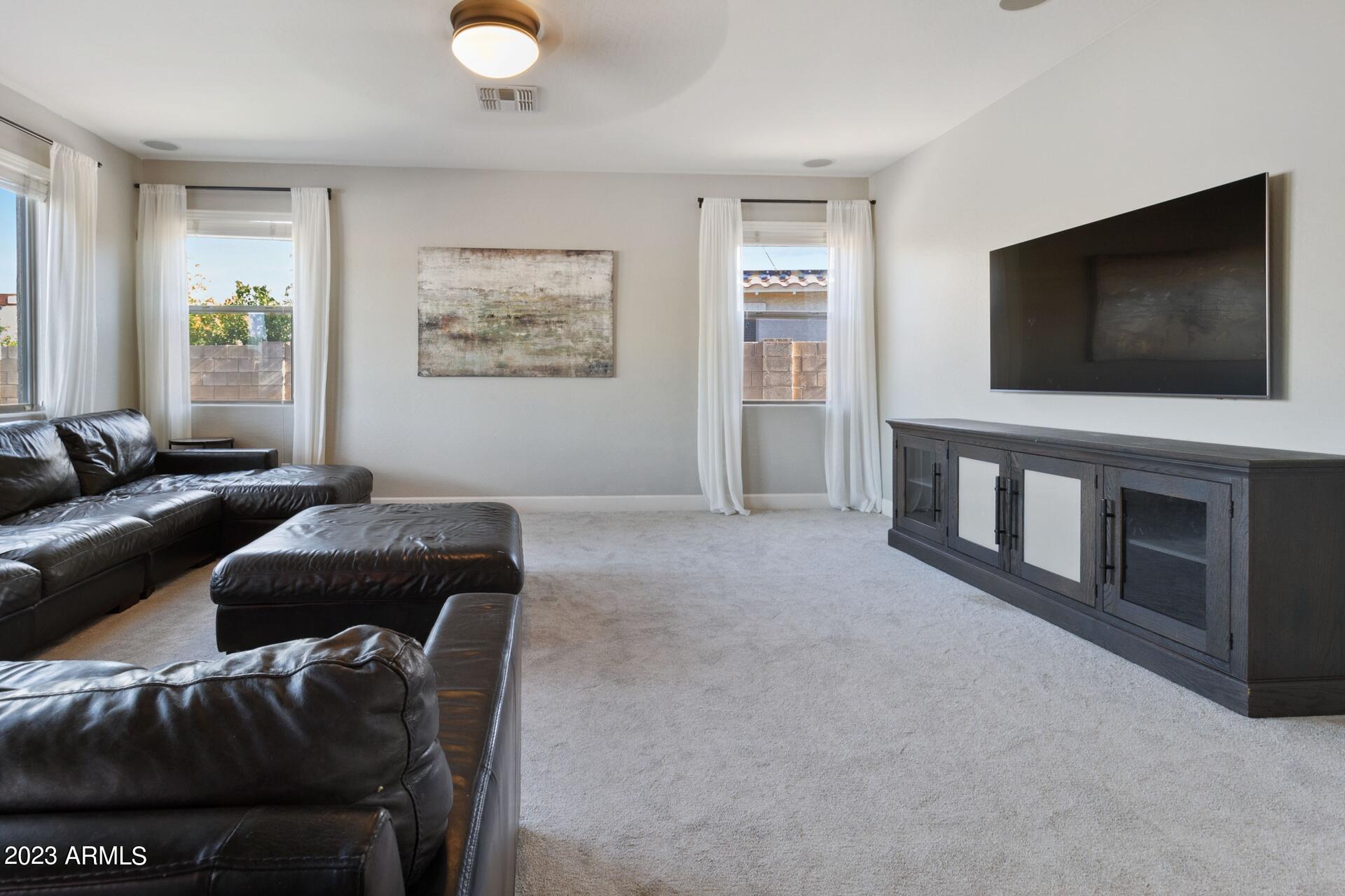 2712 E Quiet Hollow Lane