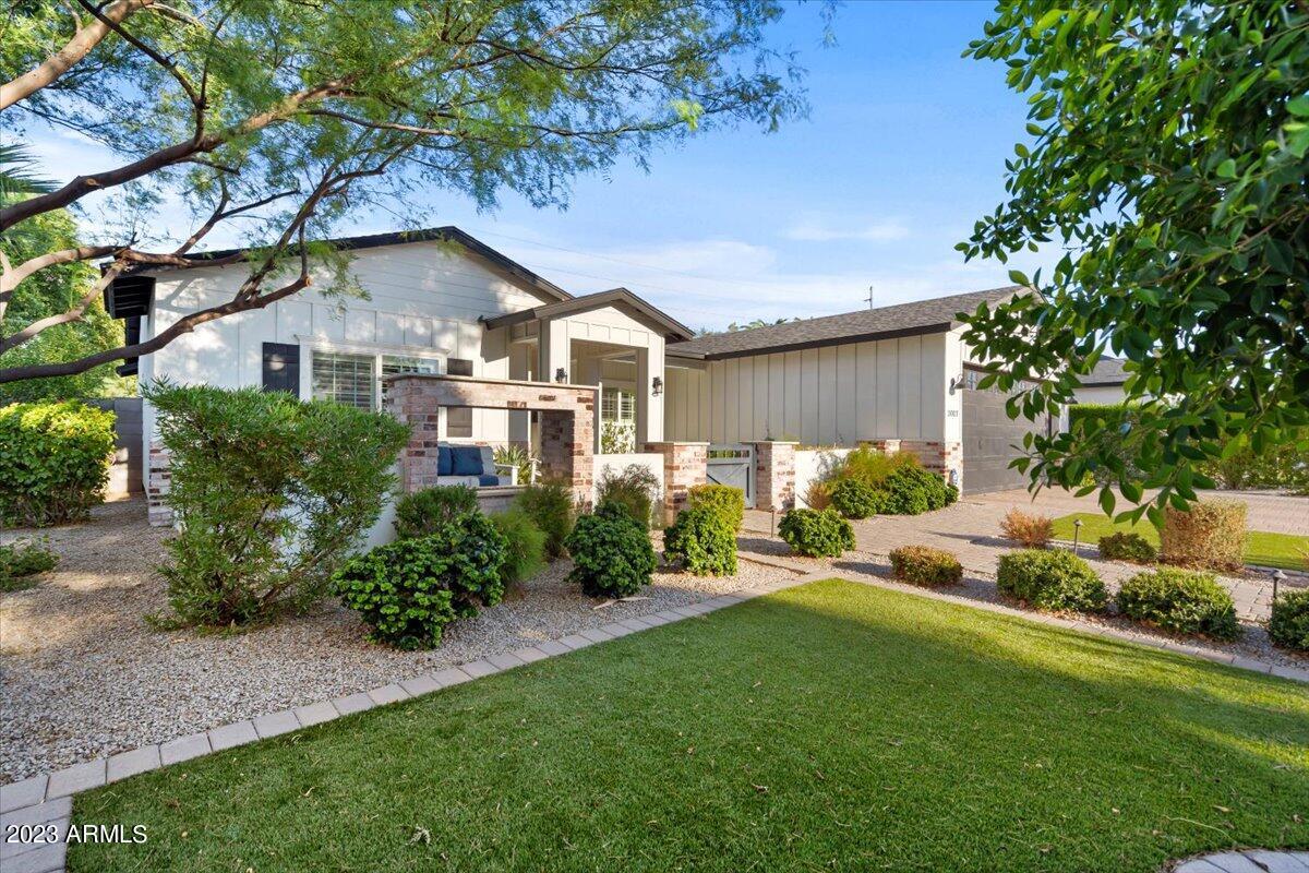 3007 N 47th Place