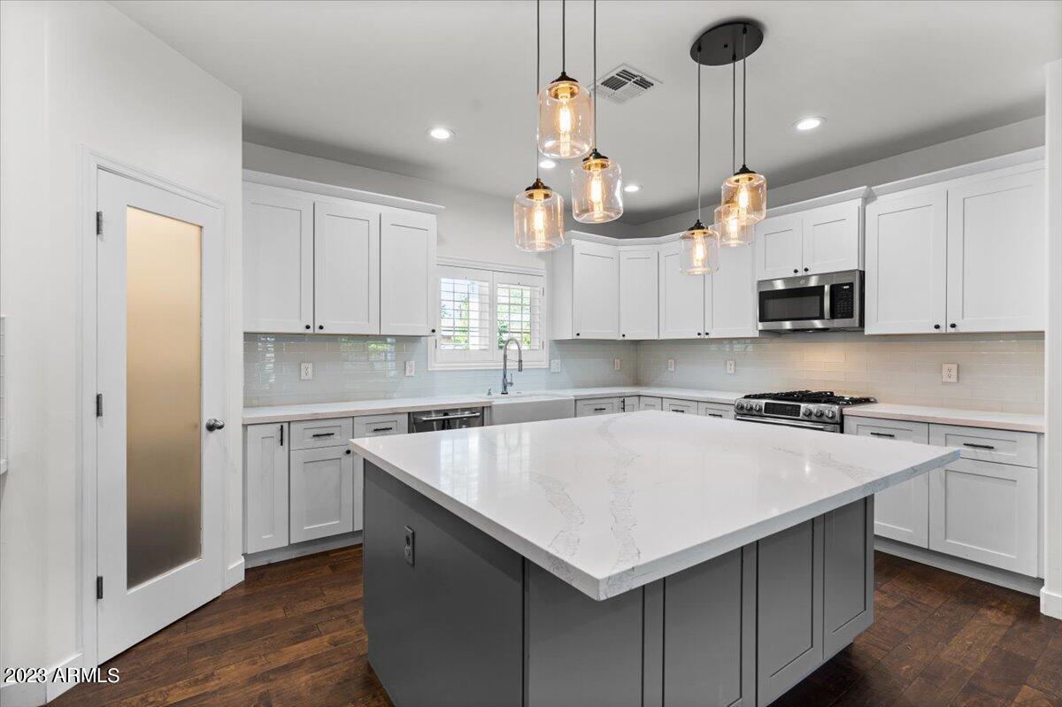 3007 N 47th Place