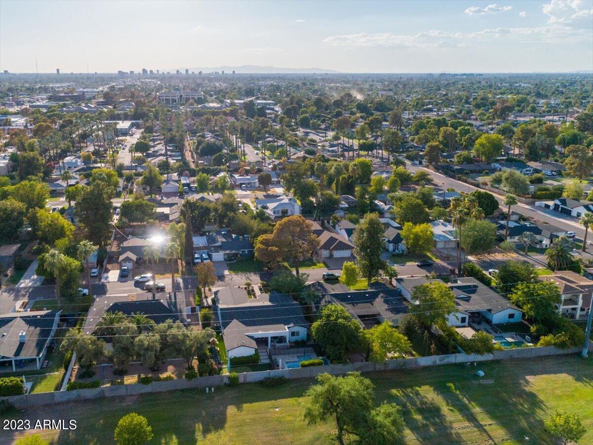 3007 N 47th Place