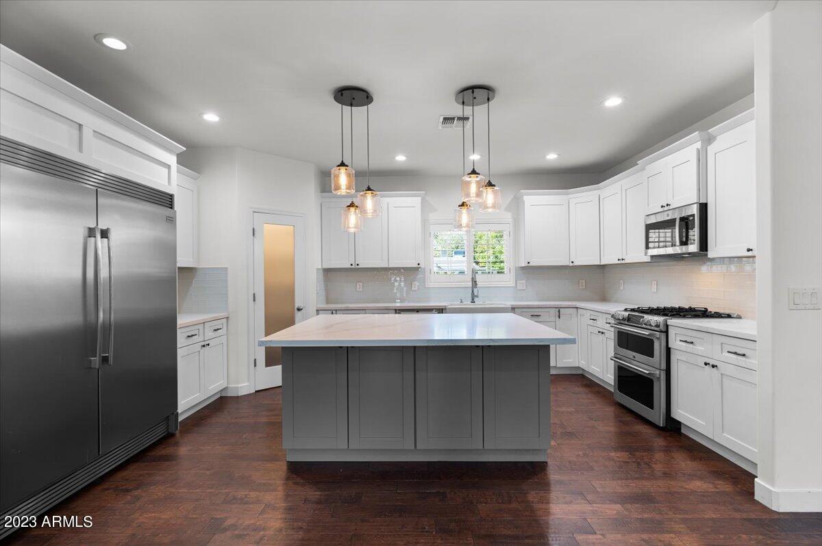 3007 N 47th Place