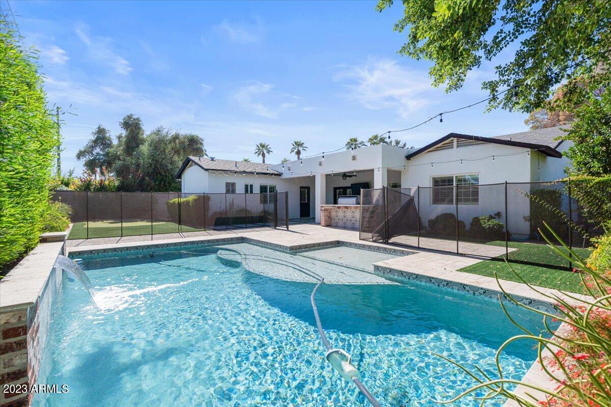 3007 N 47th Place