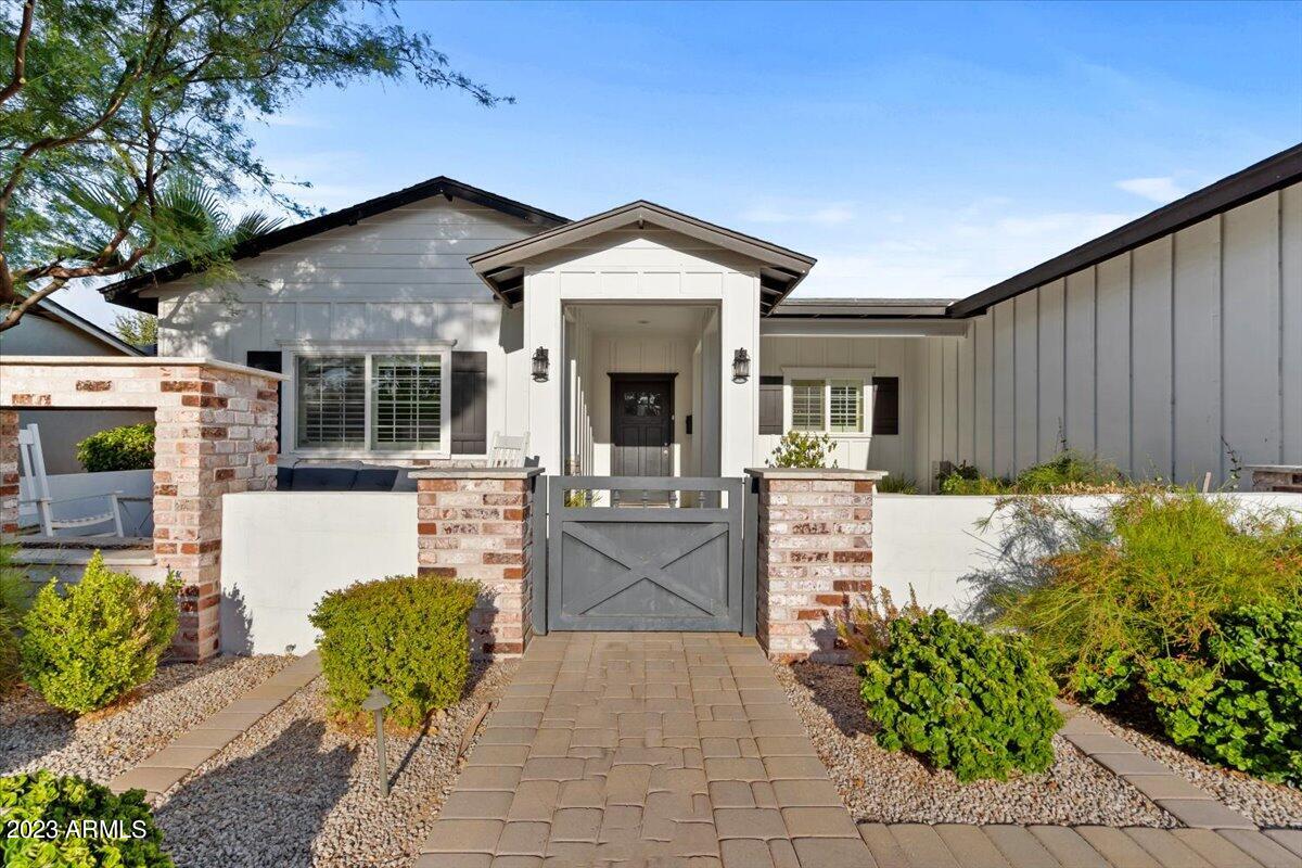 3007 N 47th Place
