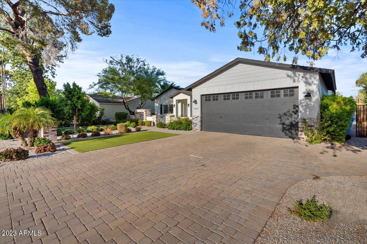 3007 N 47th Place