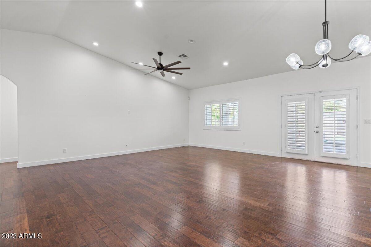3007 N 47th Place