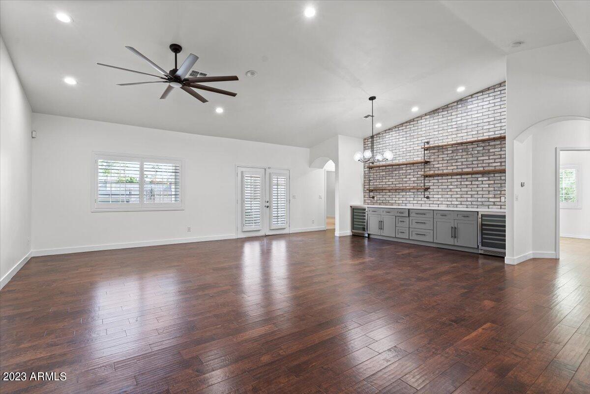 3007 N 47th Place