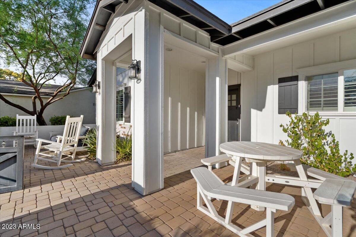 3007 N 47th Place
