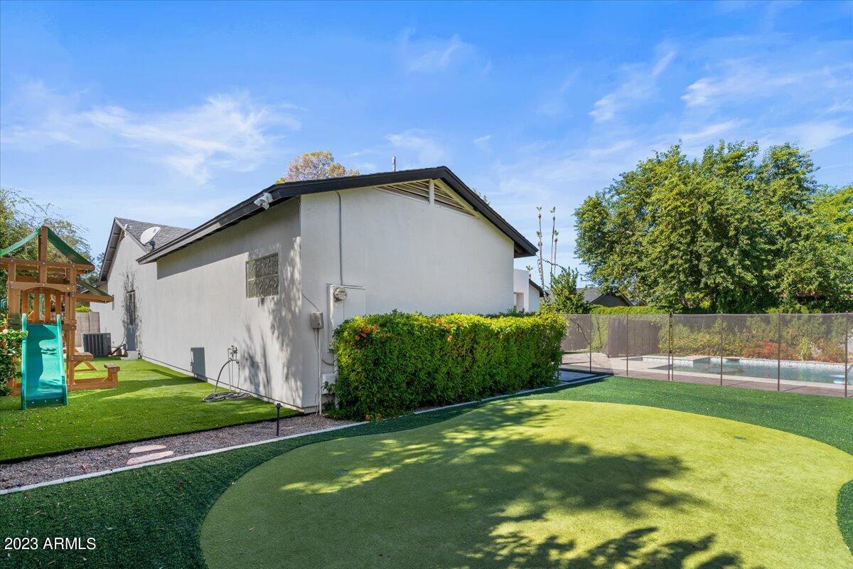 3007 N 47th Place