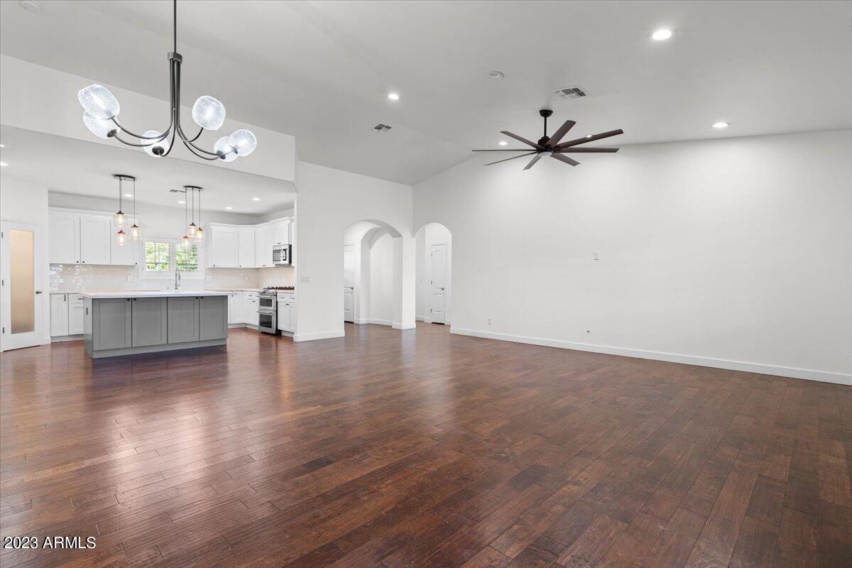 3007 N 47th Place