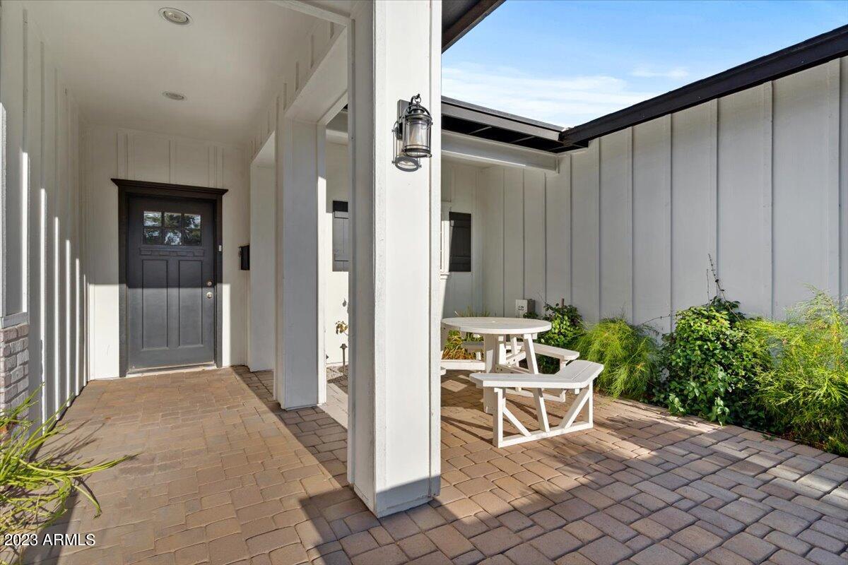 3007 N 47th Place