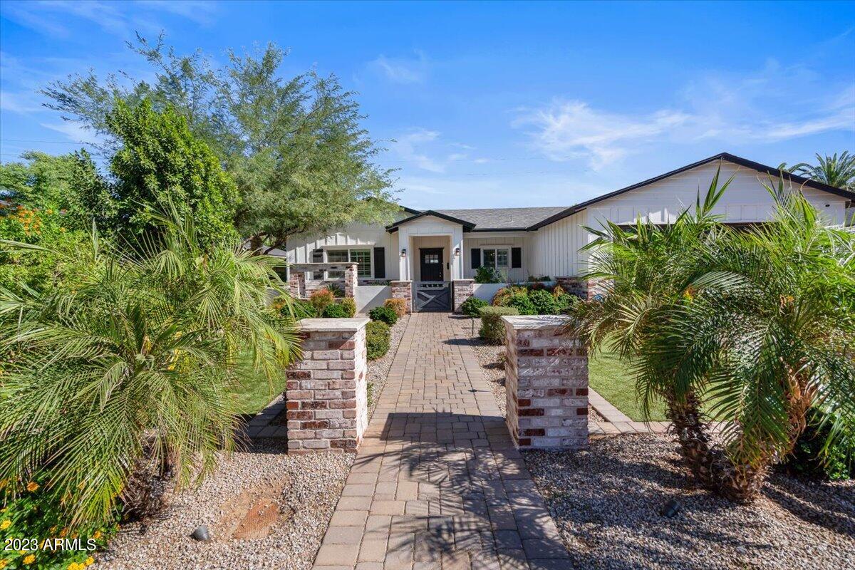 3007 N 47th Place