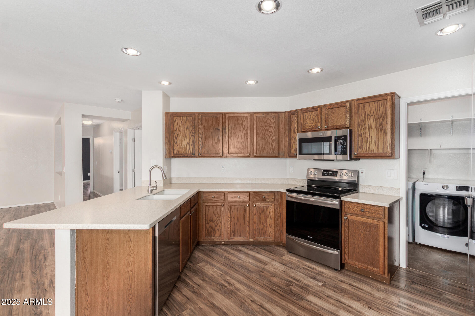 2424 E PEACH TREE Drive