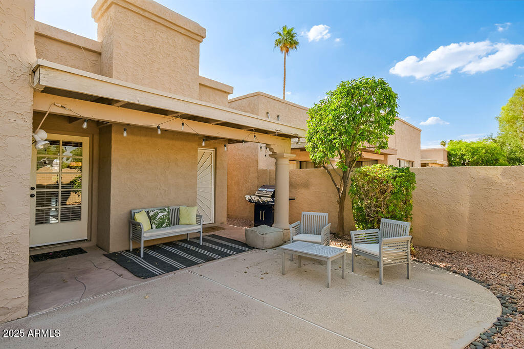 6611 N 79TH Place