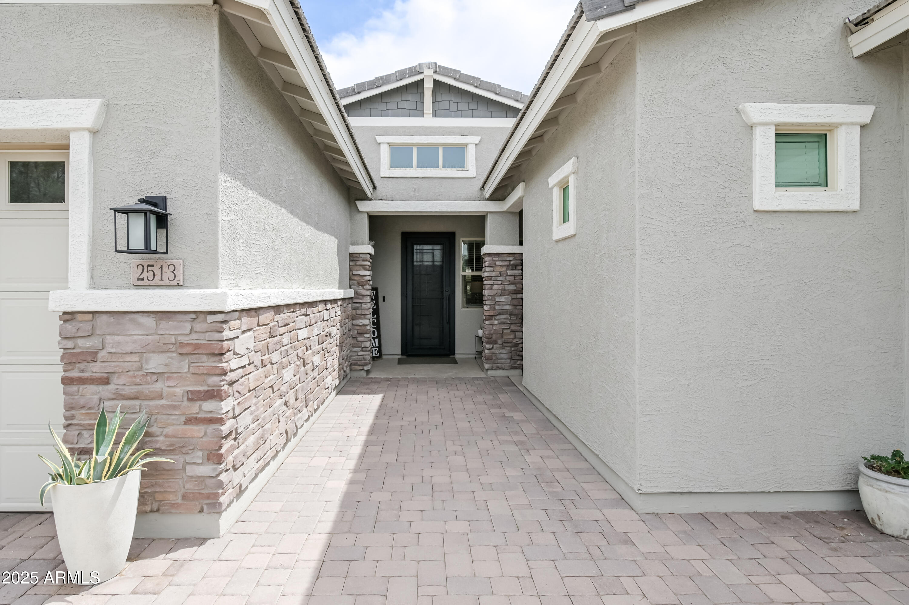 2513 E PLEASANT Lane