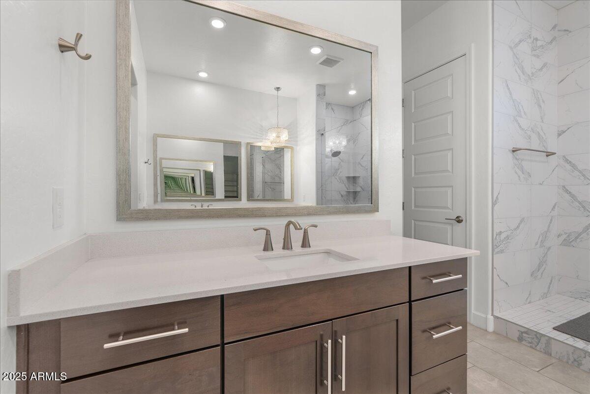 2513 E PLEASANT Lane