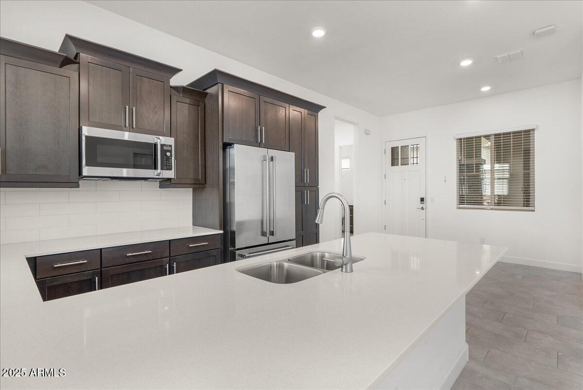 2513 E PLEASANT Lane