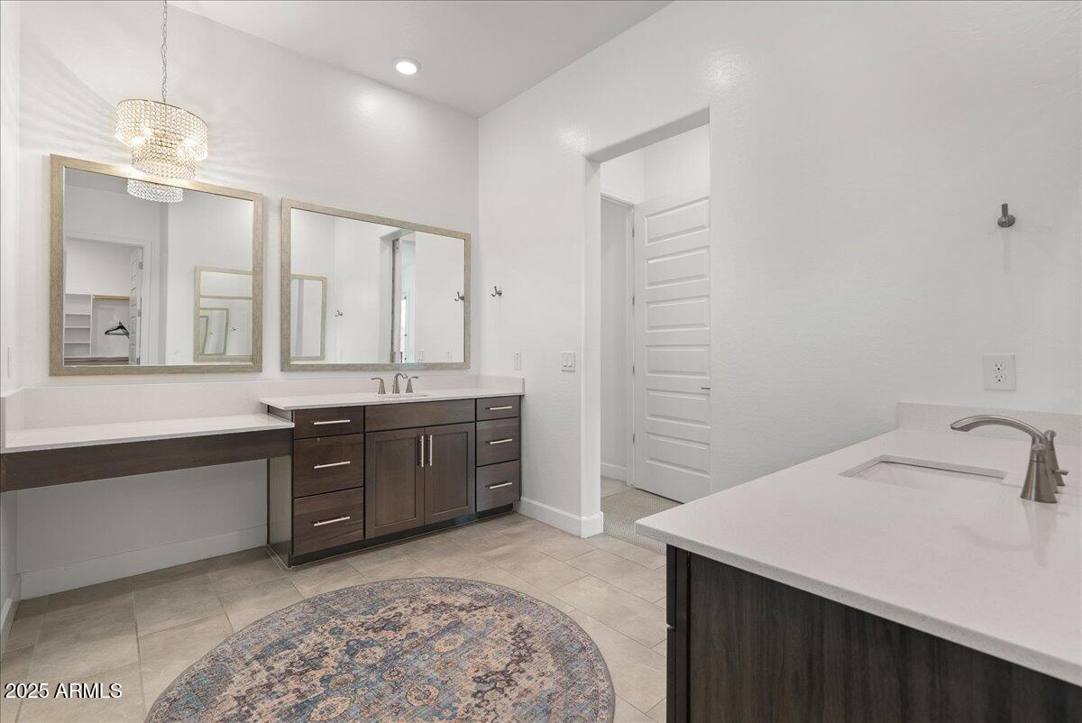 2513 E PLEASANT Lane