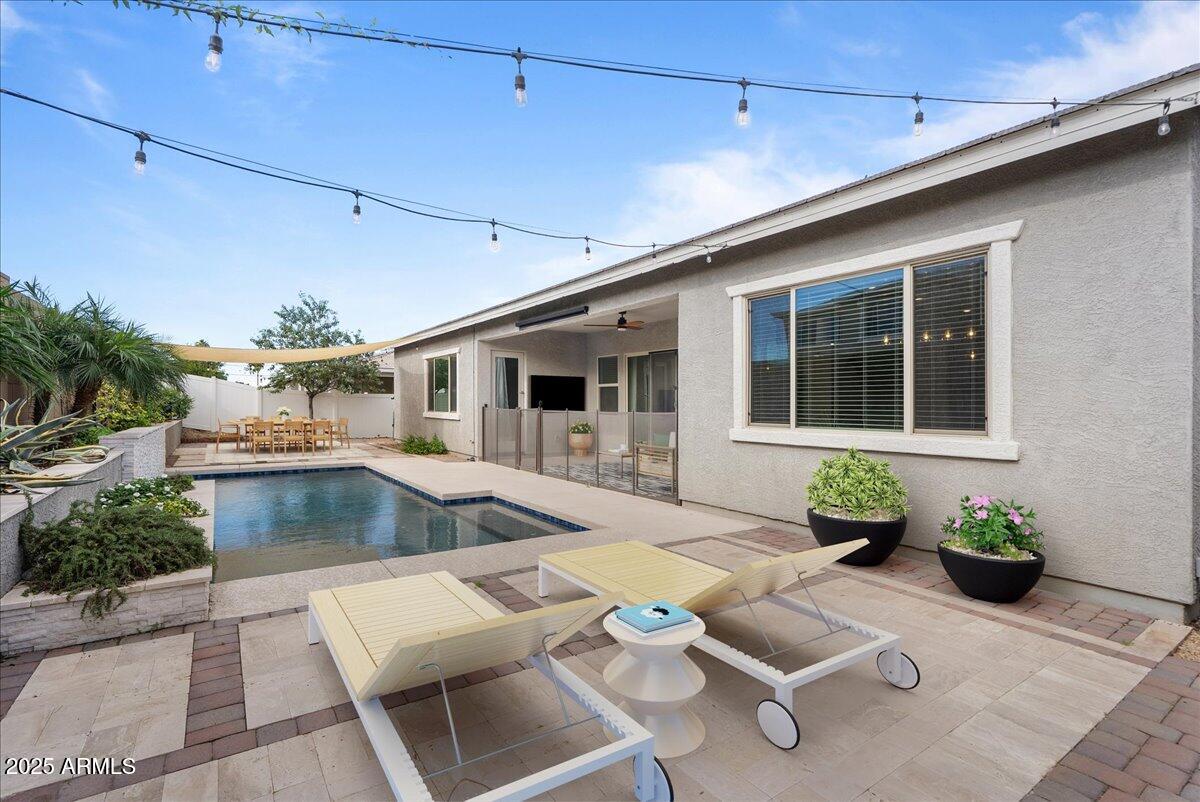 2513 E PLEASANT Lane