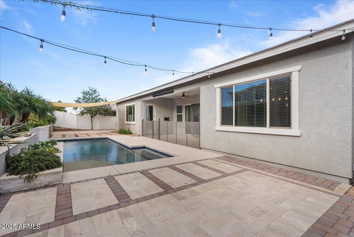 2513 E PLEASANT Lane