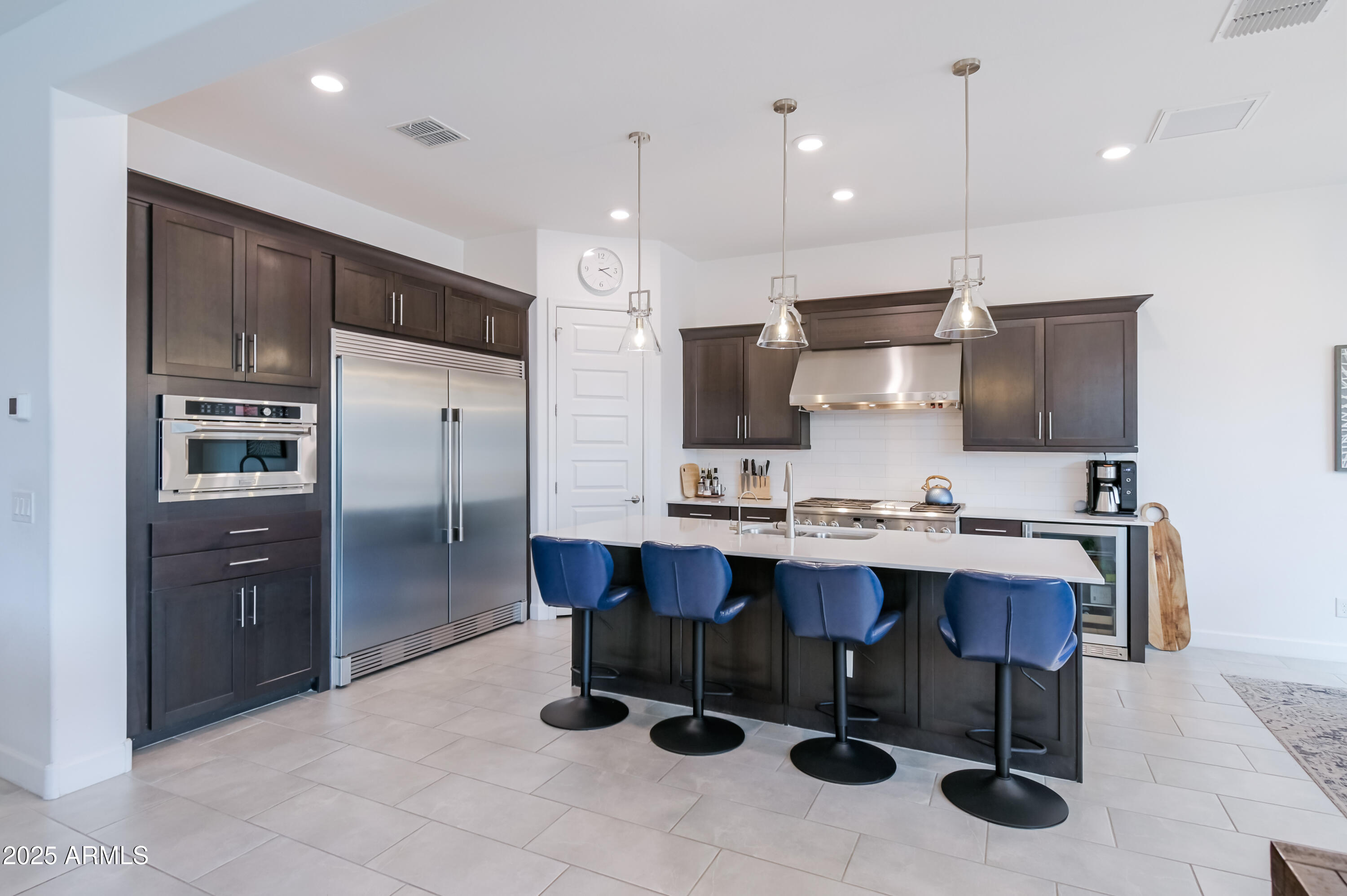 2513 E PLEASANT Lane