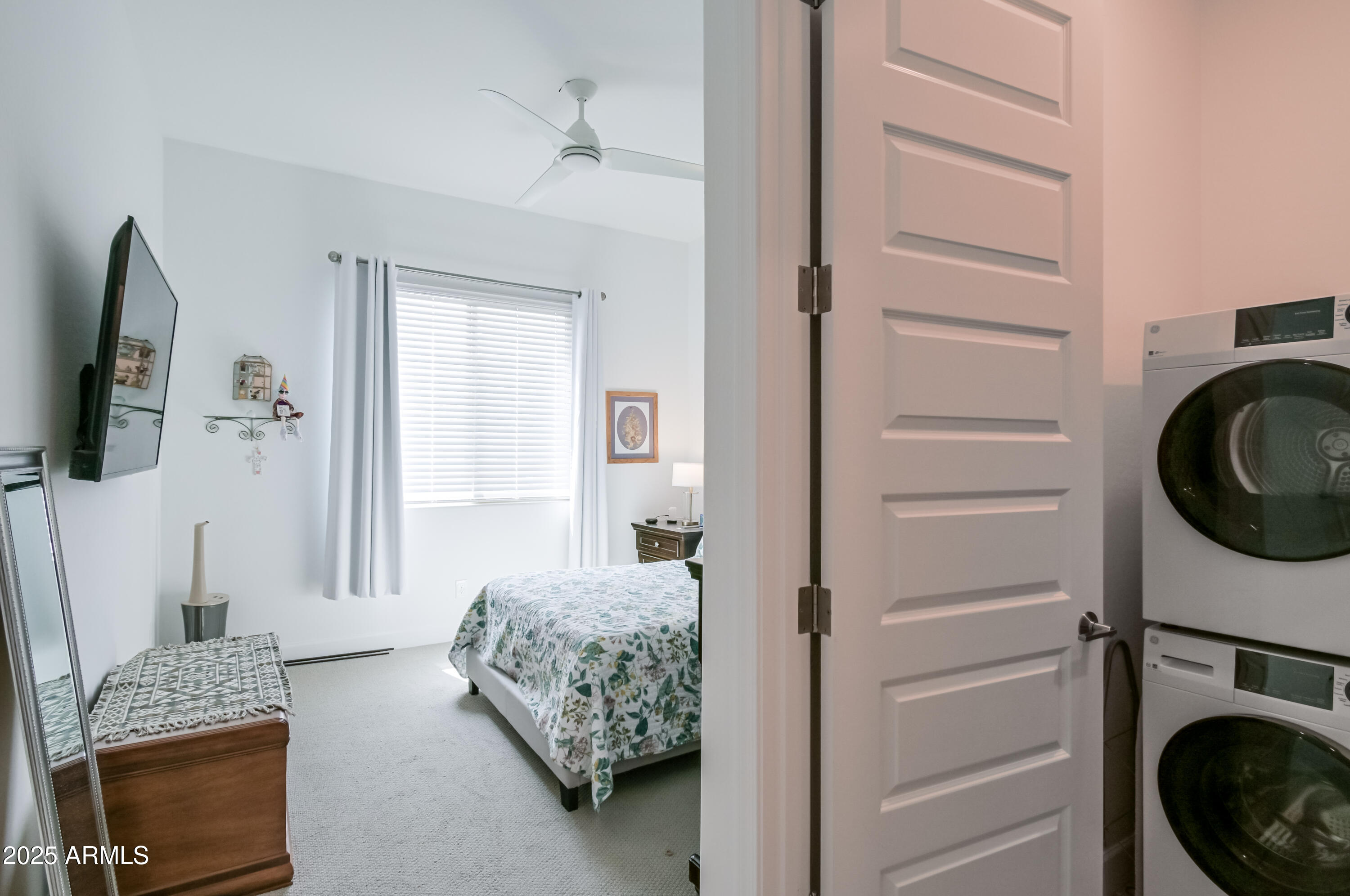 2513 E PLEASANT Lane