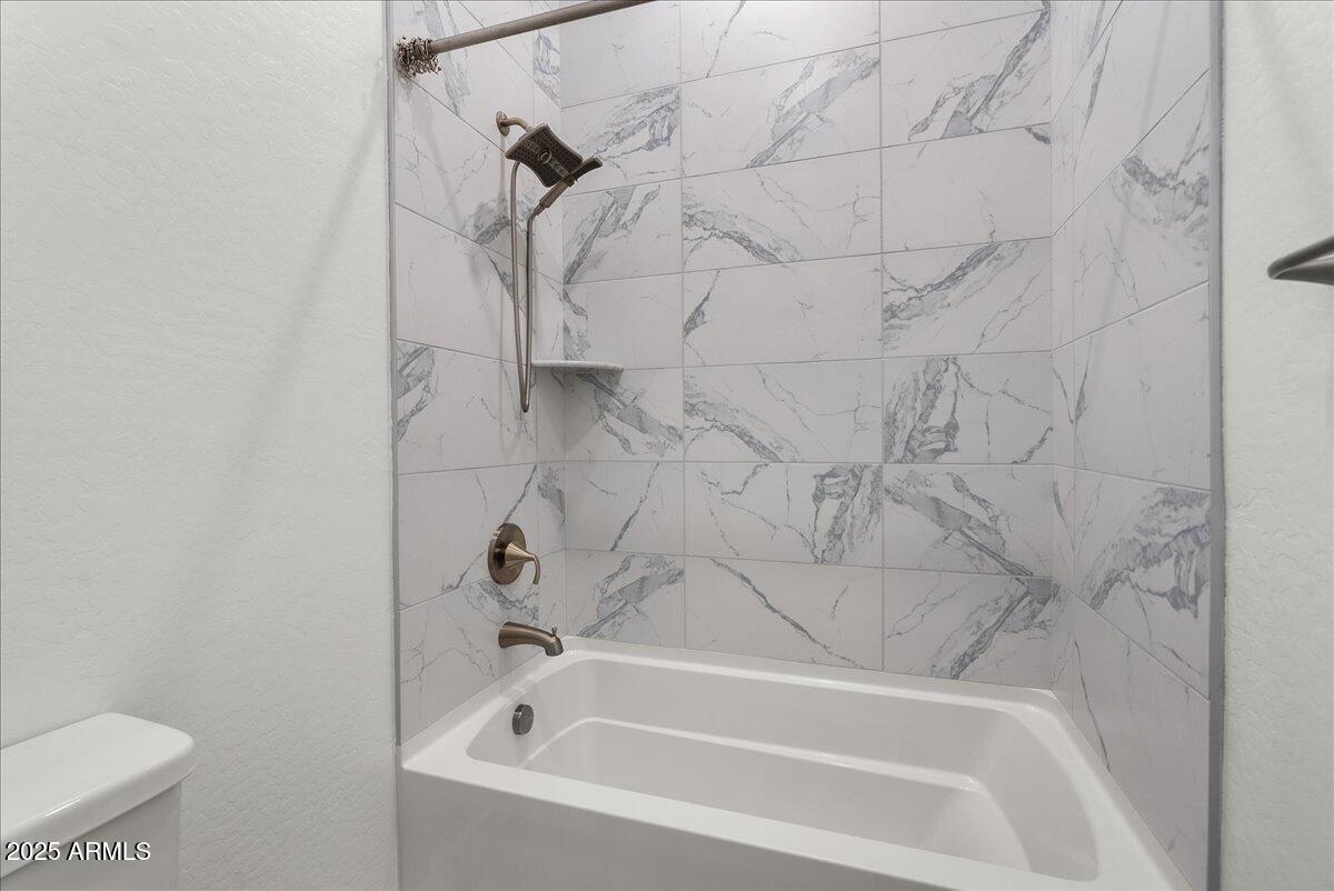 2513 E PLEASANT Lane