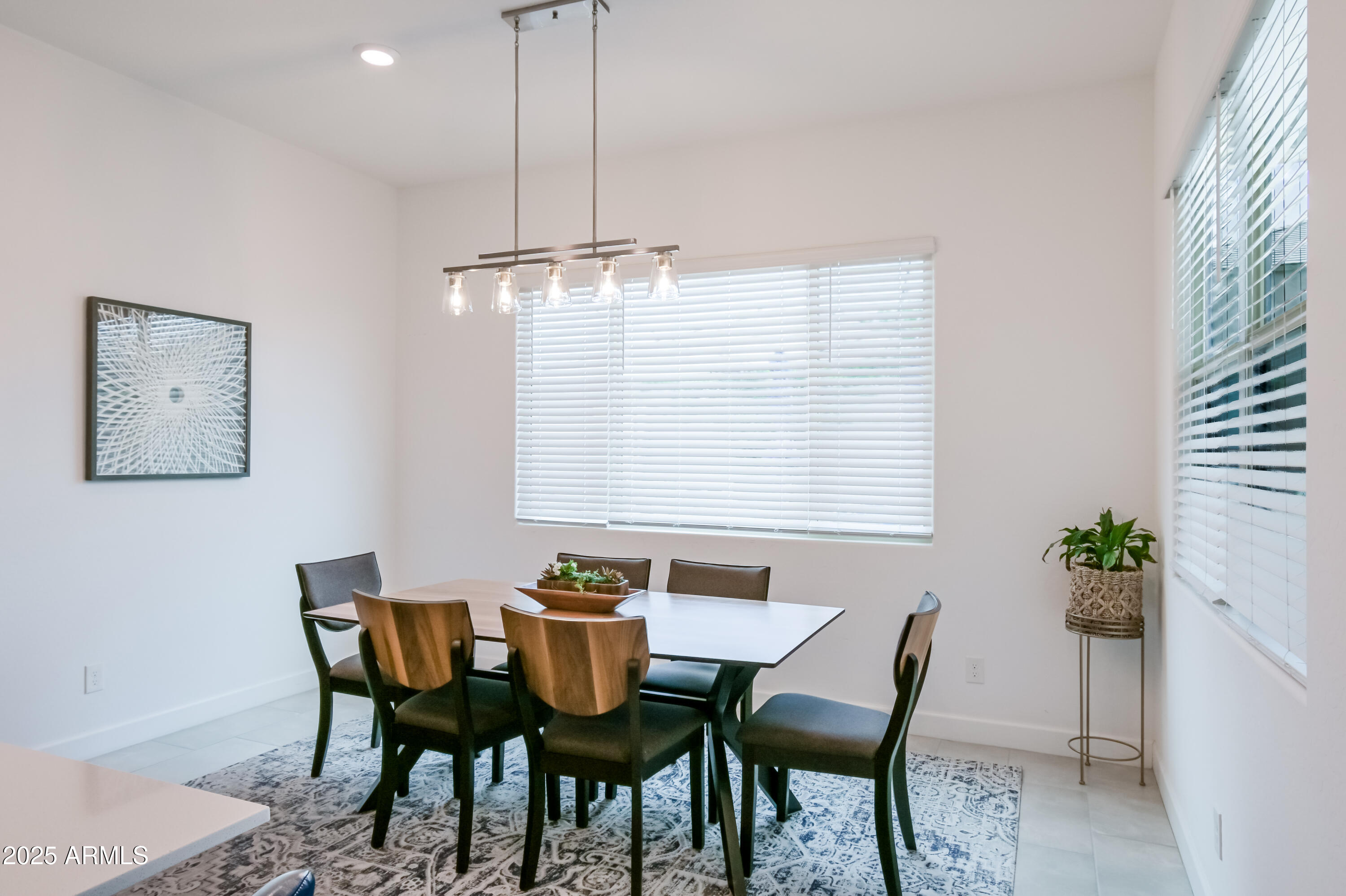 2513 E PLEASANT Lane