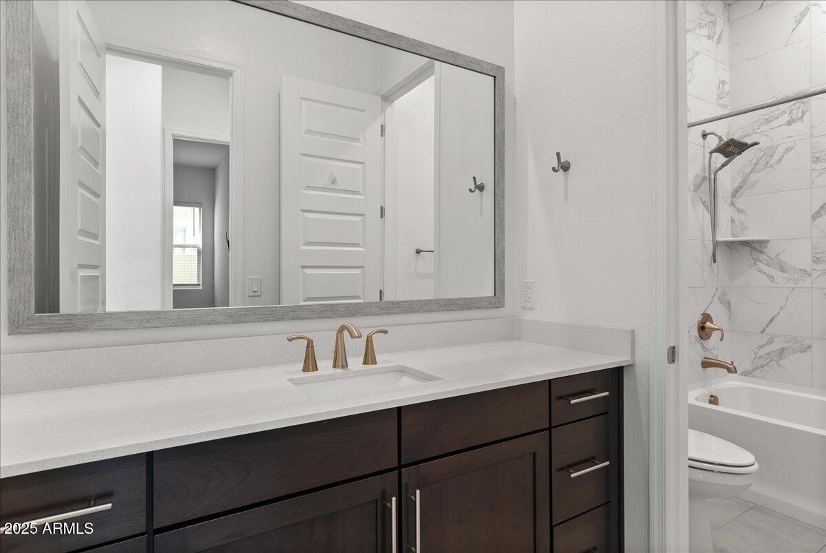 2513 E PLEASANT Lane