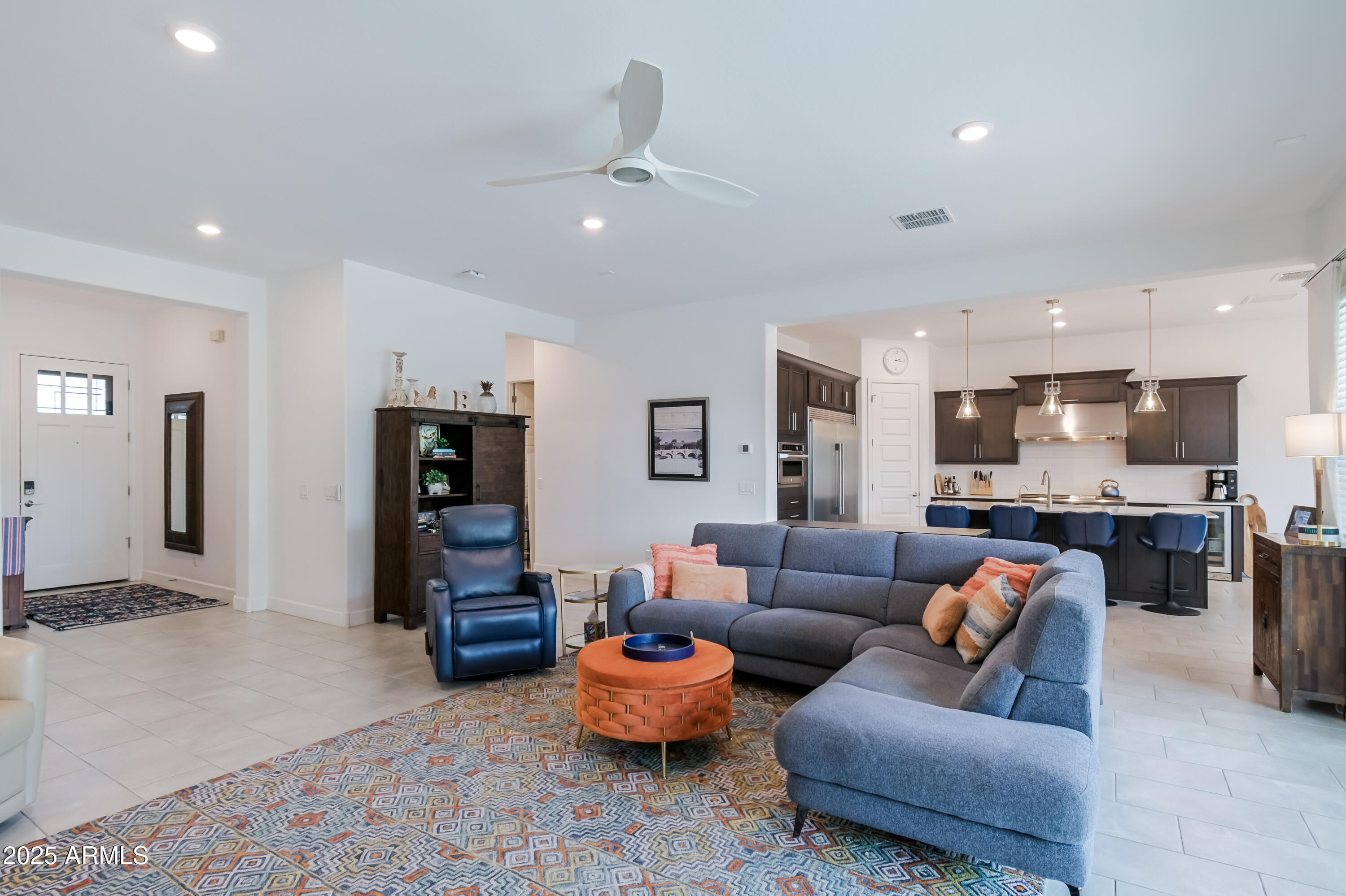 2513 E PLEASANT Lane