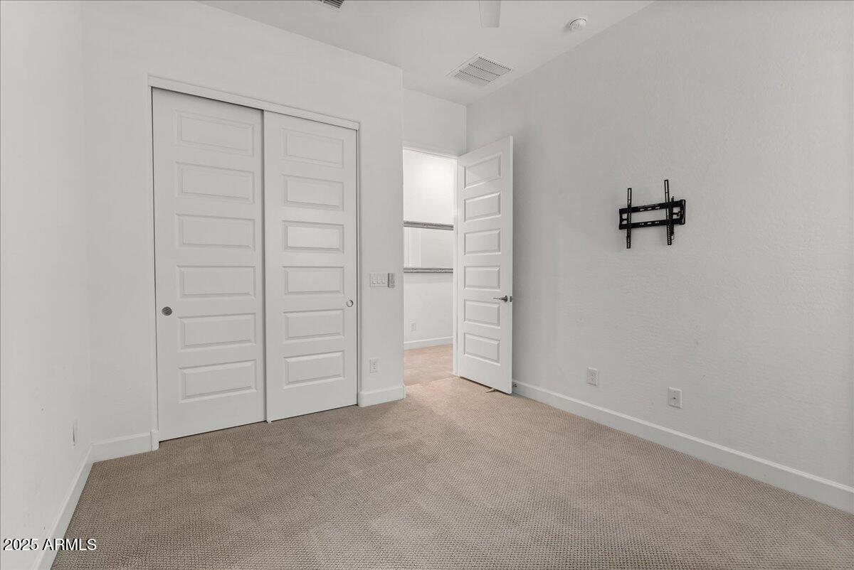 2513 E PLEASANT Lane