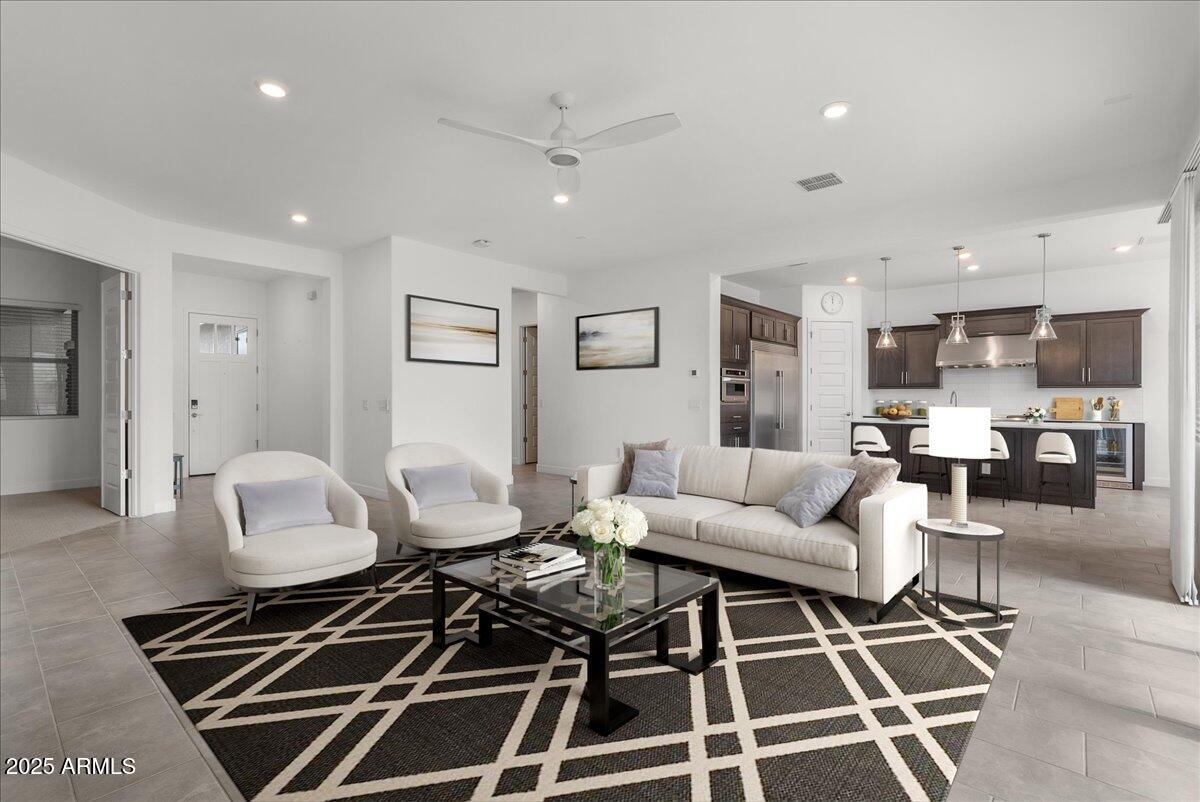 2513 E PLEASANT Lane