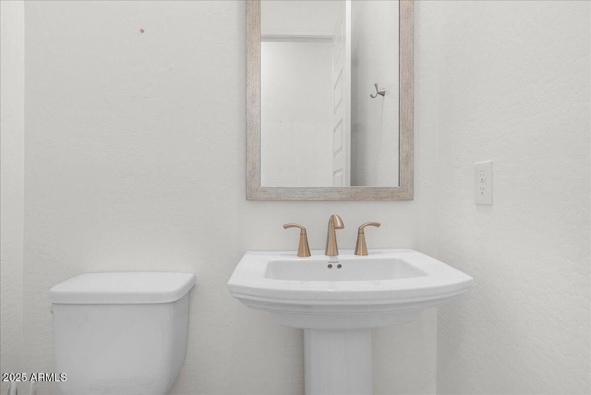 2513 E PLEASANT Lane