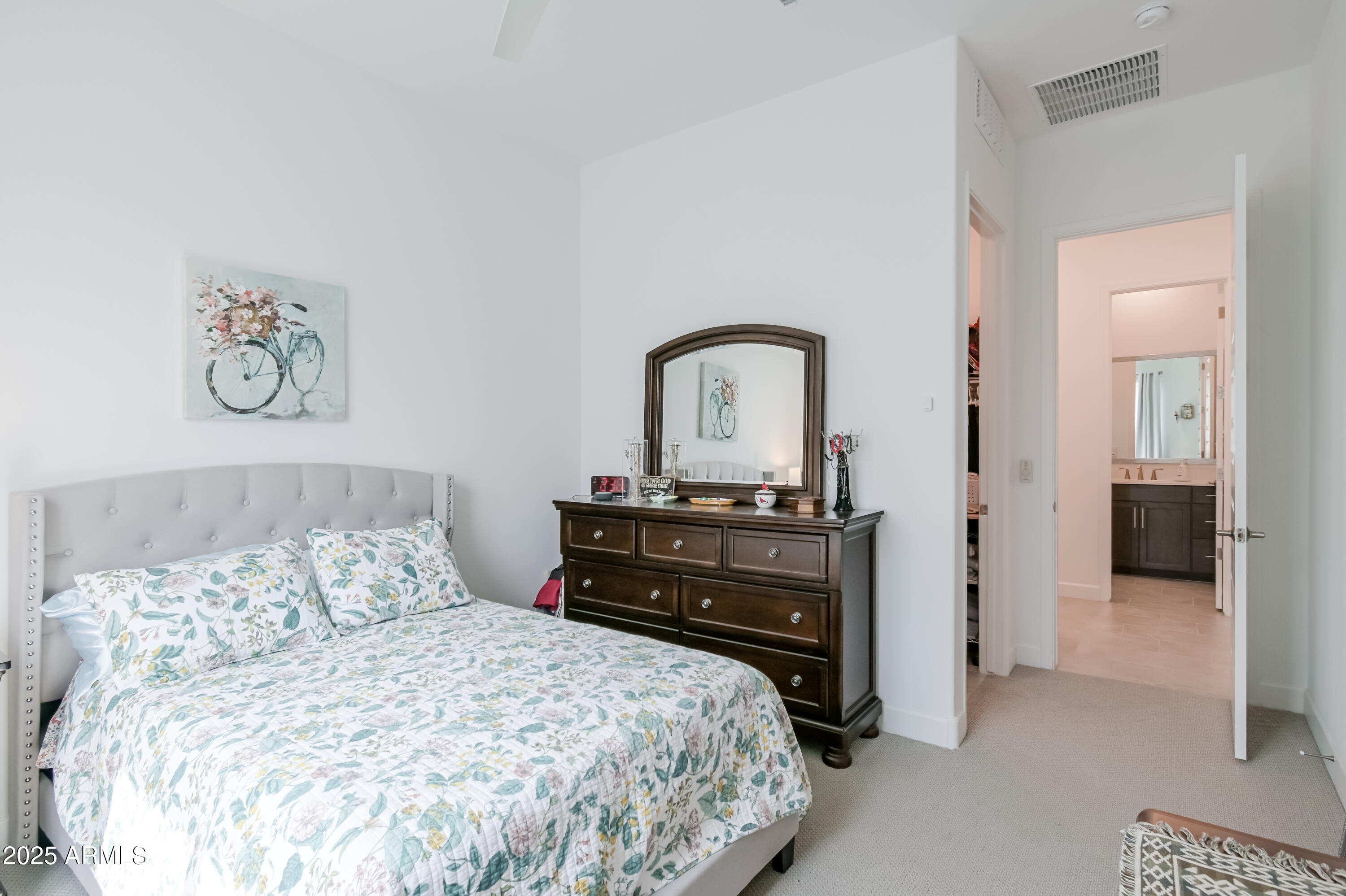 2513 E PLEASANT Lane