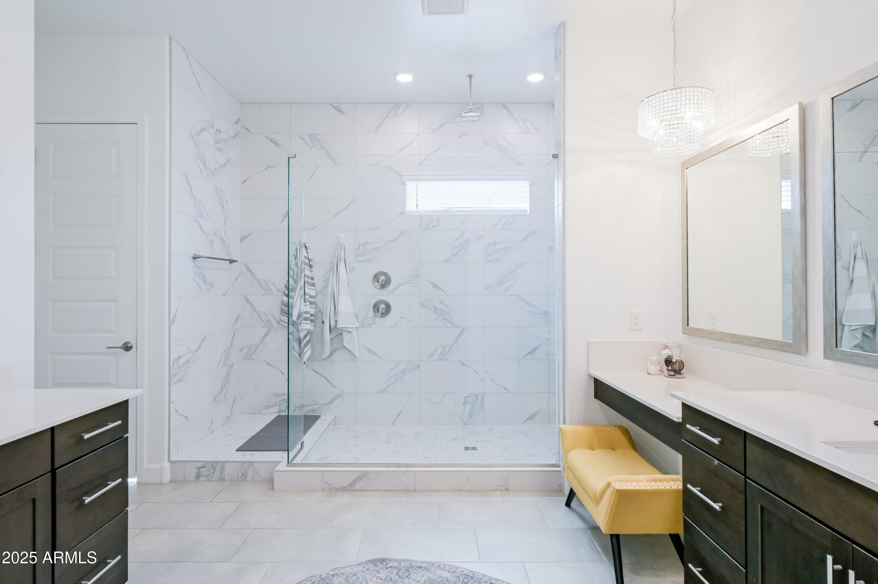 2513 E PLEASANT Lane