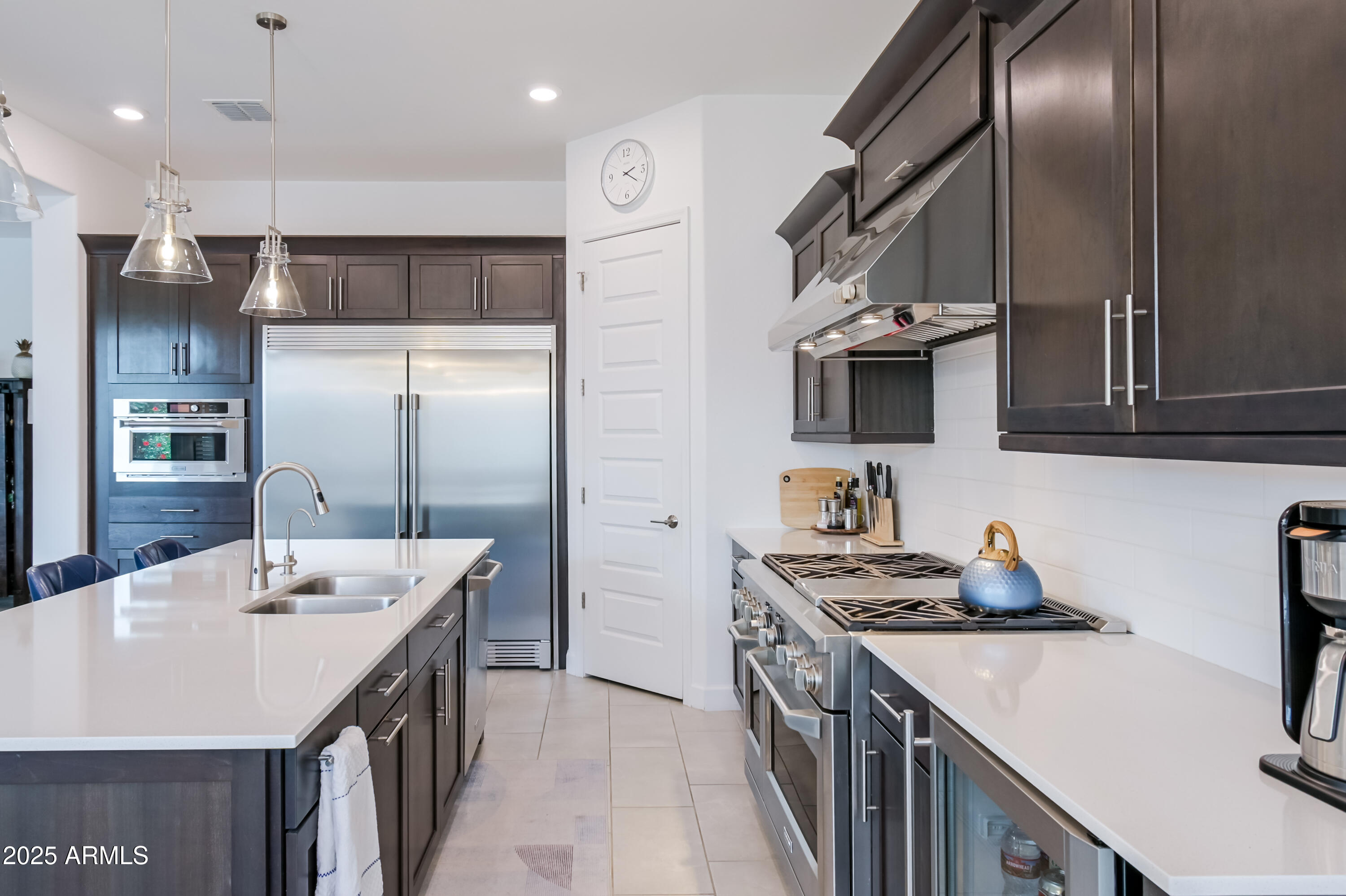 2513 E PLEASANT Lane