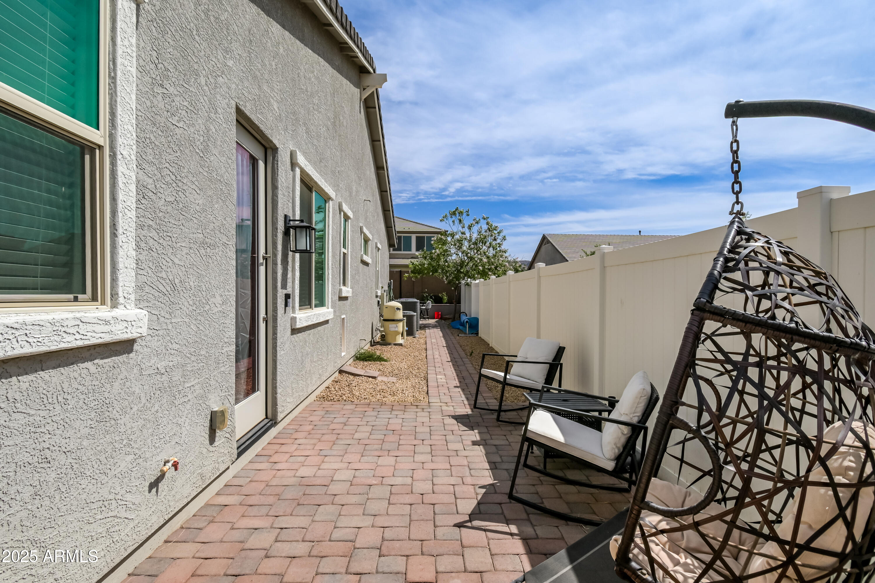 2513 E PLEASANT Lane