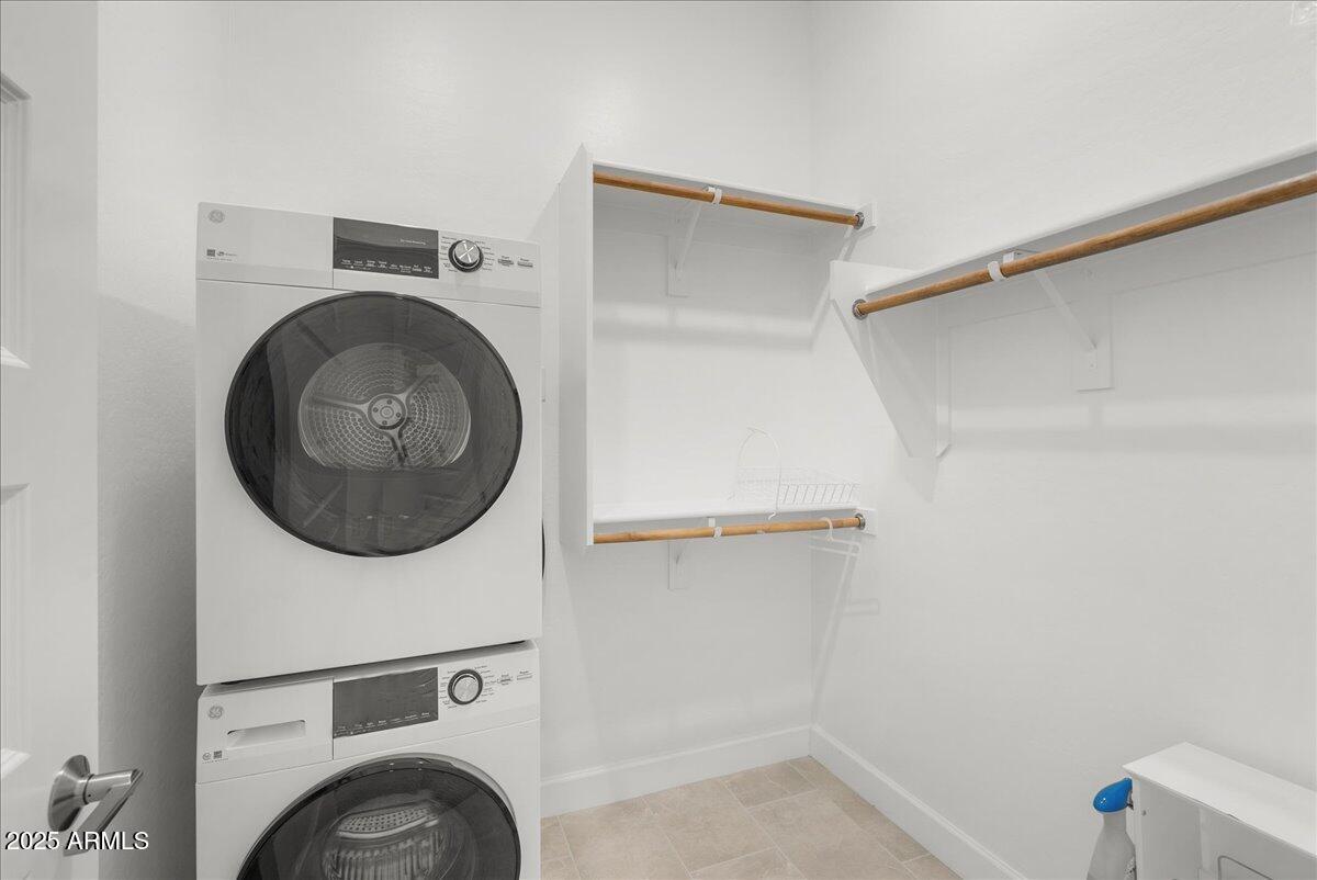 2513 E PLEASANT Lane