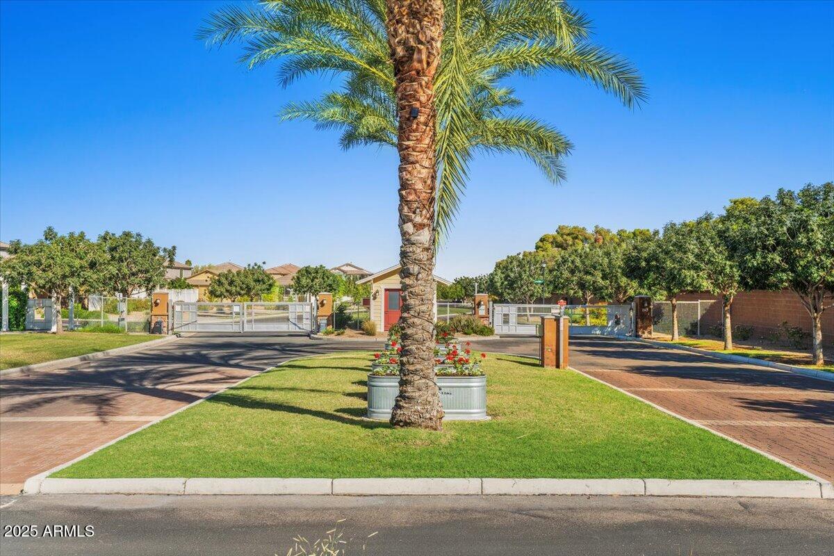 2513 E PLEASANT Lane