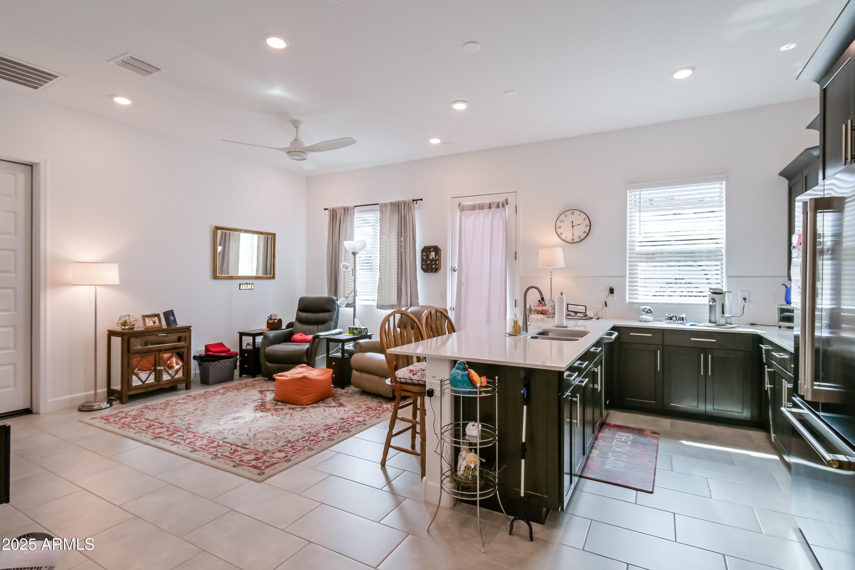 2513 E PLEASANT Lane